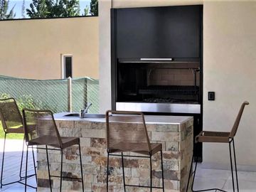 Excelente Casa a la venta en el Canton de 5 Ambientes