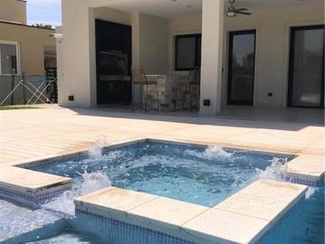 Excelente Casa a la venta en el Canton de 5 Ambientes