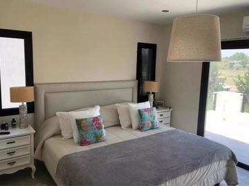 Excelente Casa a la venta en el Canton de 5 Ambientes