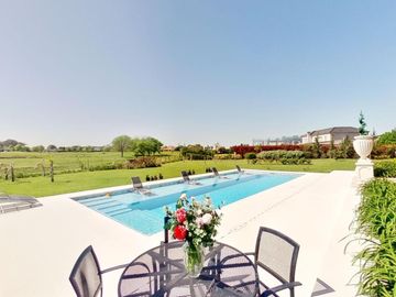 VENTA CASA DE 6 AMBIENTES CON PILETA EN HARAS SANTA MARIA