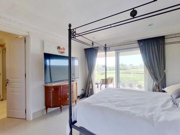 VENTA CASA DE 6 AMBIENTES CON PILETA EN HARAS SANTA MARIA