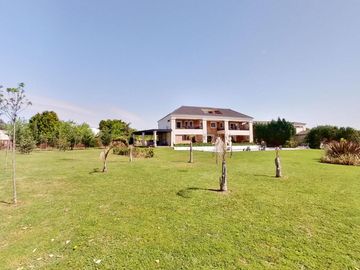 VENTA CASA DE 6 AMBIENTES CON PILETA EN HARAS SANTA MARIA