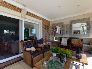 VENTA CASA DE 6 AMBIENTES CON PILETA EN HARAS SANTA MARIA