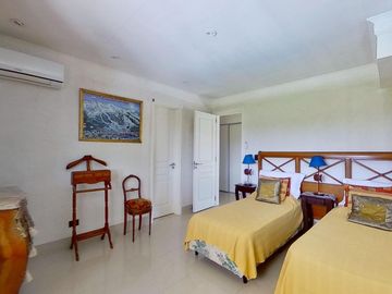 VENTA CASA DE 6 AMBIENTES CON PILETA EN HARAS SANTA MARIA