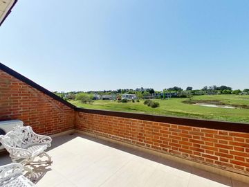 VENTA CASA DE 6 AMBIENTES CON PILETA EN HARAS SANTA MARIA