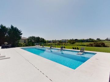 VENTA CASA DE 6 AMBIENTES CON PILETA EN HARAS SANTA MARIA
