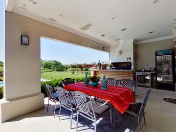 VENTA CASA DE 6 AMBIENTES CON PILETA EN HARAS SANTA MARIA