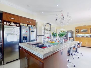 VENTA CASA DE 6 AMBIENTES CON PILETA EN HARAS SANTA MARIA