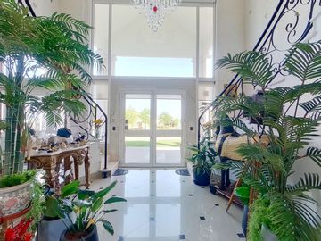 VENTA CASA DE 6 AMBIENTES CON PILETA EN HARAS SANTA MARIA