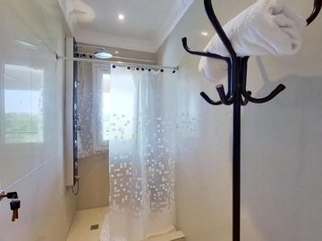 VENTA CASA DE 6 AMBIENTES CON PILETA EN HARAS SANTA MARIA