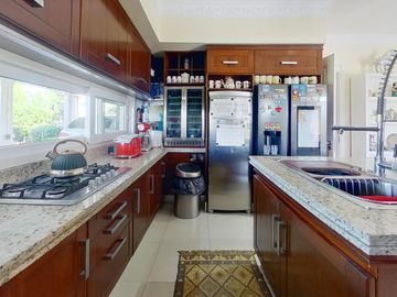VENTA CASA DE 6 AMBIENTES CON PILETA EN HARAS SANTA MARIA