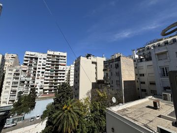 APTO CRÉDITO! Departamento de tres ambientes con vista abierta en venta en Recoleta