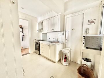 APTO CRÉDITO! Departamento de tres ambientes con vista abierta en venta en Recoleta