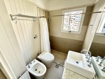 APTO CRÉDITO! Departamento de tres ambientes con vista abierta en venta en Recoleta