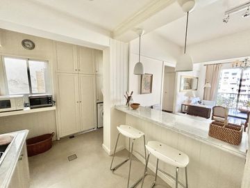 APTO CRÉDITO! Departamento de tres ambientes con vista abierta en venta en Recoleta