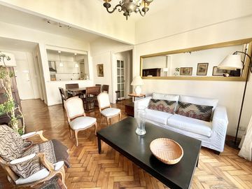 APTO CRÉDITO! Departamento de tres ambientes con vista abierta en venta en Recoleta