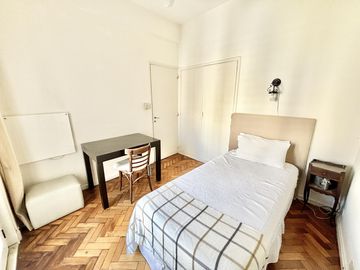 APTO CRÉDITO! Departamento de tres ambientes con vista abierta en venta en Recoleta