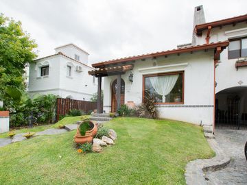 Casa en Venta en Aranjuez Country Club con Pileta!