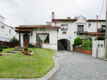 Casa en Venta en Aranjuez Country Club con Pileta!