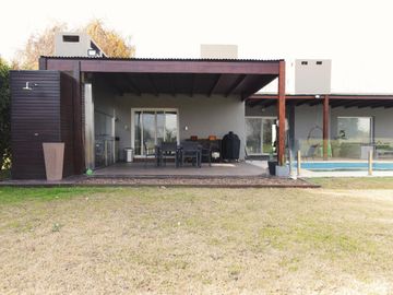 Casa en venta en La Carolina Golf y Country Club , con Vista al Campo de Golf