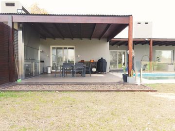 Casa en venta en La Carolina Golf y Country Club , con Vista al Campo de Golf