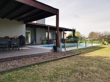 Casa en venta en La Carolina Golf y Country Club , con Vista al Campo de Golf