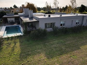 Casa en venta en La Carolina Golf y Country Club , con Vista al Campo de Golf