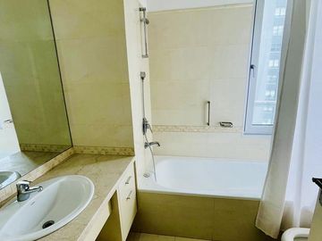 Departamento en Venta Le Parc Puerto Madero 3 ambientes con Cochera y Baulera, Amoblado!