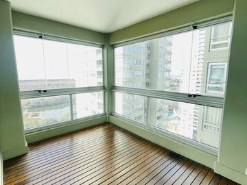 Departamento en Venta Le Parc Puerto Madero 3 ambientes con Cochera y Baulera, Amoblado!