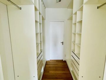 Departamento en Venta Le Parc Puerto Madero 3 ambientes con Cochera y Baulera, Amoblado!