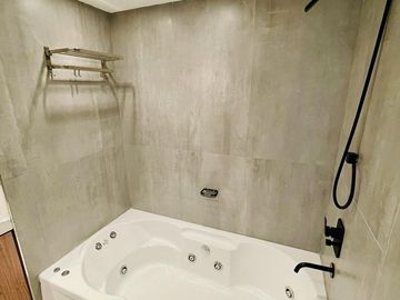 Departamento en Venta Le Parc Puerto Madero 3 ambientes con Cochera y Baulera, Amoblado!