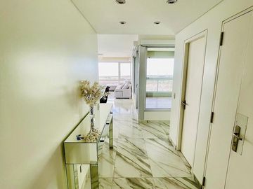 Departamento en Venta Le Parc Puerto Madero 3 ambientes con Cochera y Baulera, Amoblado!