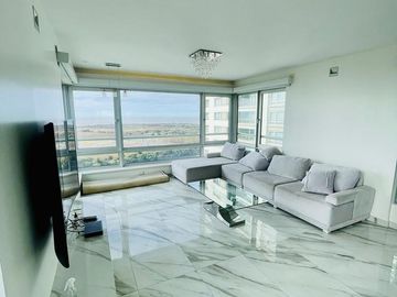 Departamento en Venta Le Parc Puerto Madero 3 ambientes con Cochera y Baulera, Amoblado!