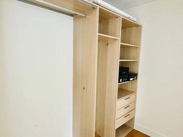 Departamento en Venta Le Parc Puerto Madero 3 ambientes con Cochera y Baulera, Amoblado!