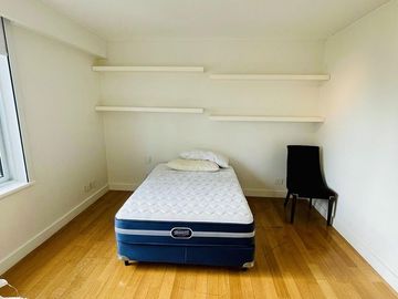 Departamento en Venta Le Parc Puerto Madero 3 ambientes con Cochera y Baulera, Amoblado!