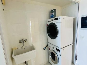 Departamento en Venta Le Parc Puerto Madero 3 ambientes con Cochera y Baulera, Amoblado!