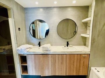 Departamento en Venta Le Parc Puerto Madero 3 ambientes con Cochera y Baulera, Amoblado!