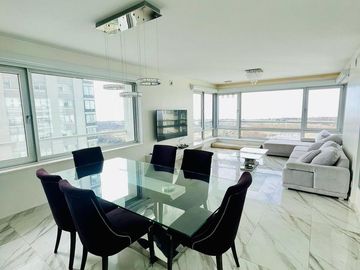 Departamento en Venta Le Parc Puerto Madero 3 ambientes con Cochera y Baulera, Amoblado!