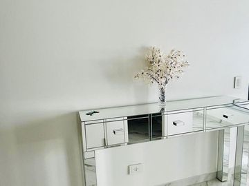 Departamento en Venta Le Parc Puerto Madero 3 ambientes con Cochera y Baulera, Amoblado!