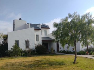 Casa en venta - 4 Dormitorios 4 Baños - Cocheras - 993Mts2 - Escobar