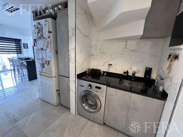 Venta departamento 4 ambientes con cochera, quincho y balcón en Wilde