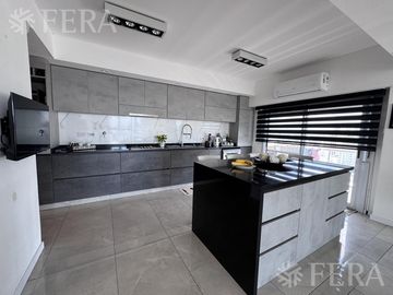 Venta departamento 4 ambientes con cochera, quincho y balcón en Wilde