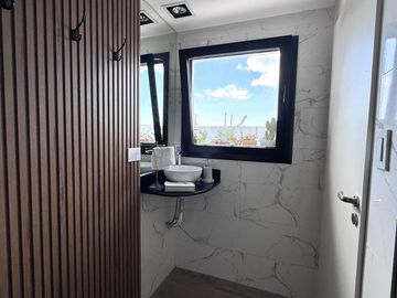Venta departamento 4 ambientes con cochera, quincho y balcón en Wilde