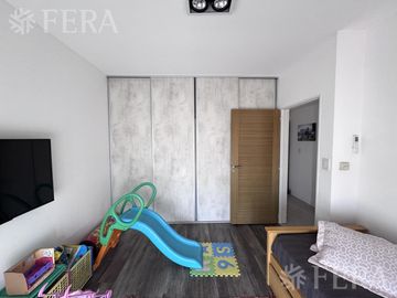 Venta departamento 4 ambientes con cochera, quincho y balcón en Wilde