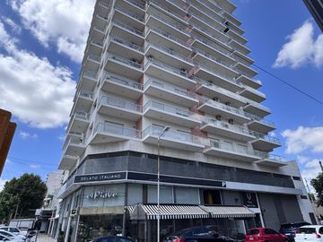 Venta departamento 4 ambientes con cochera, quincho y balcón en Wilde
