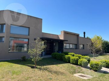 Casa en venta - Barrio Los Talas, Canning