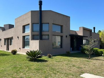Casa en venta - Barrio Los Talas, Canning