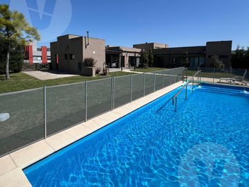 Casa en venta - Barrio Los Talas, Canning