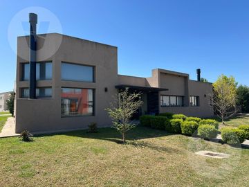 Casa en venta - Barrio Los Talas, Canning