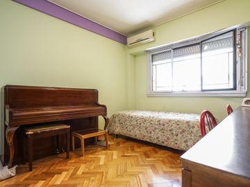 VENTA - 4 AMBIENTES CON BALCÓN - FRENTE - LUMINOSO - ALMAGRO